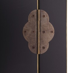 Detalle herraje de la Mesita Oriental 2P 1C Lacado Negro 45x26x69 cm