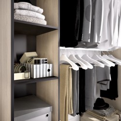 Detalle Armario Vestidor Suit Natural con Cortina Gris