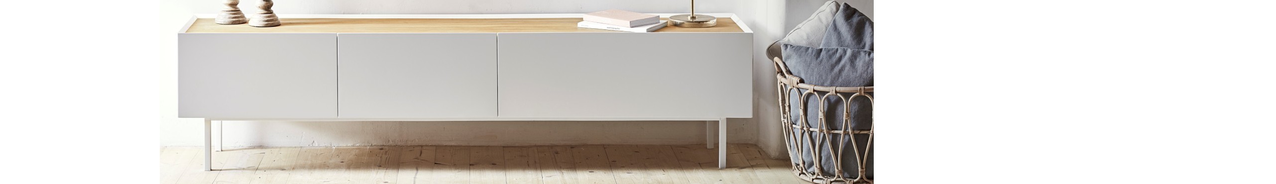 Muebles de tv con cajones y puerta